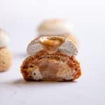 Intérieur d'un choux à la pâte de gousses de vanille Vanifusion