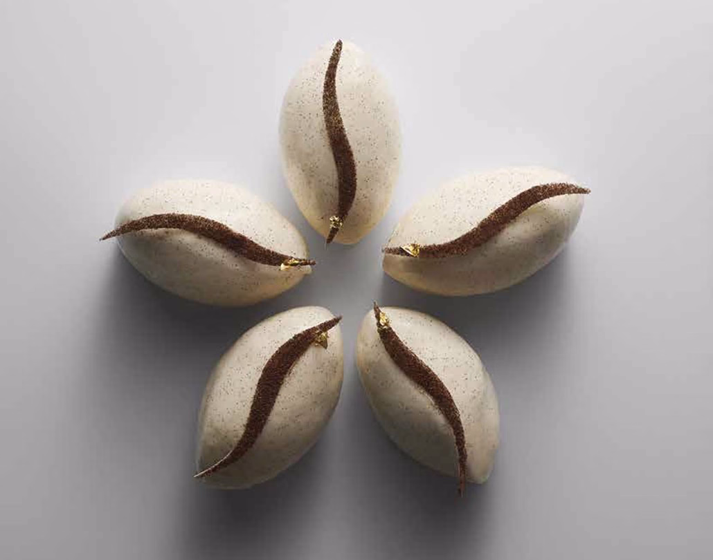 Entremets à la vanille fleur de vanille et feuille d'or